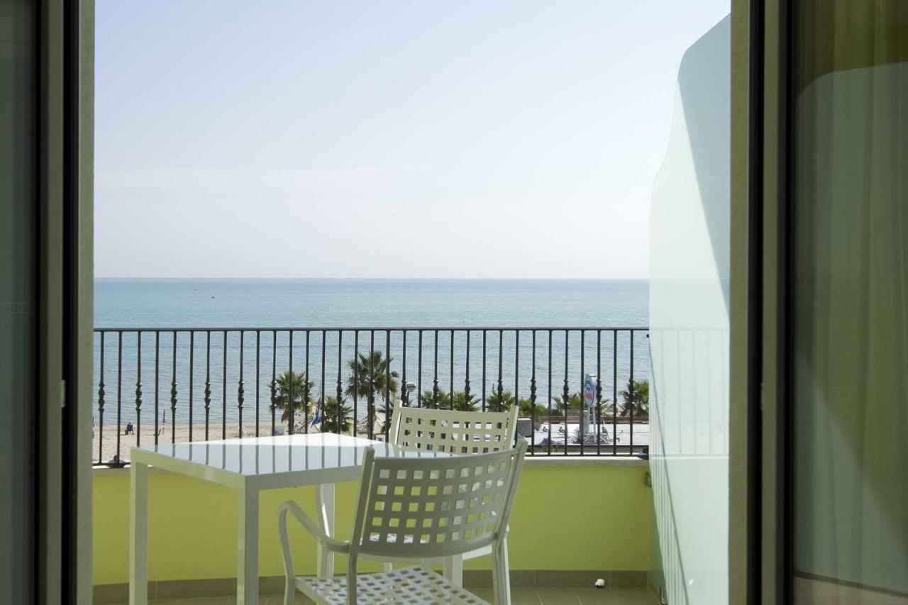 Hotel La Maestra Гротамаре Екстериор снимка