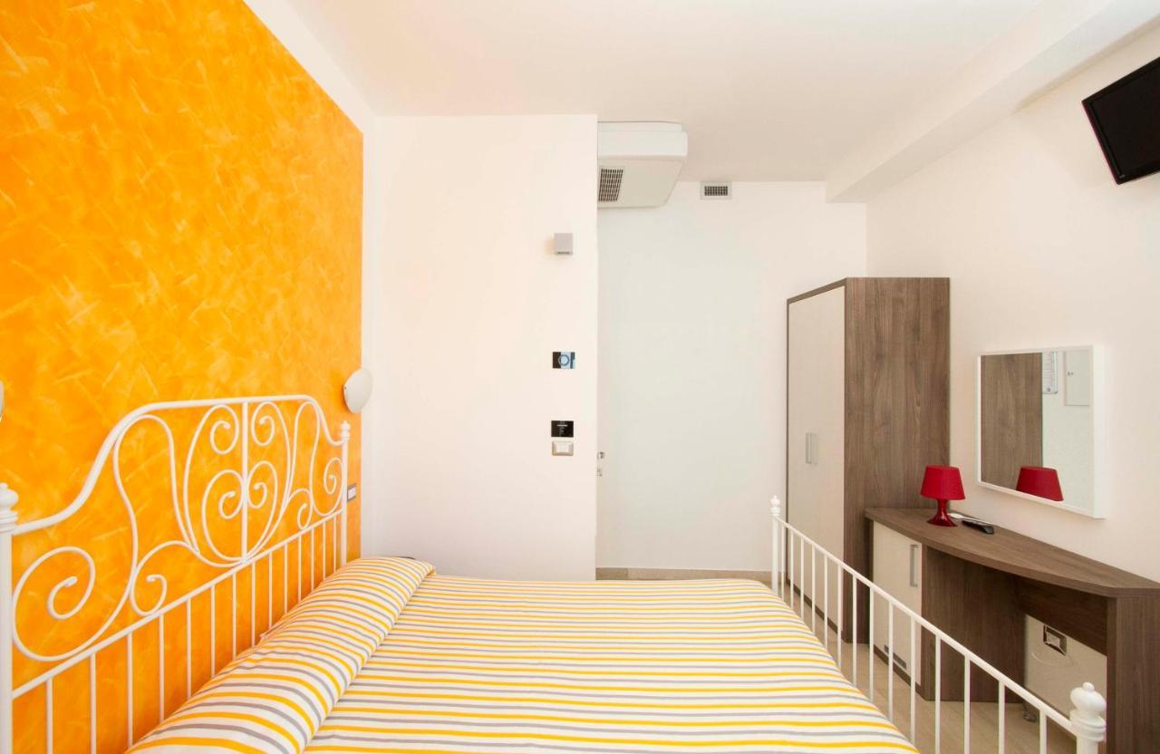 Hotel La Maestra Гротамаре Екстериор снимка