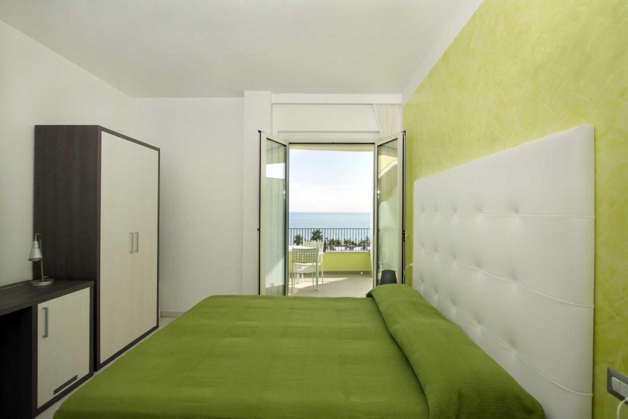 Hotel La Maestra Гротамаре Екстериор снимка
