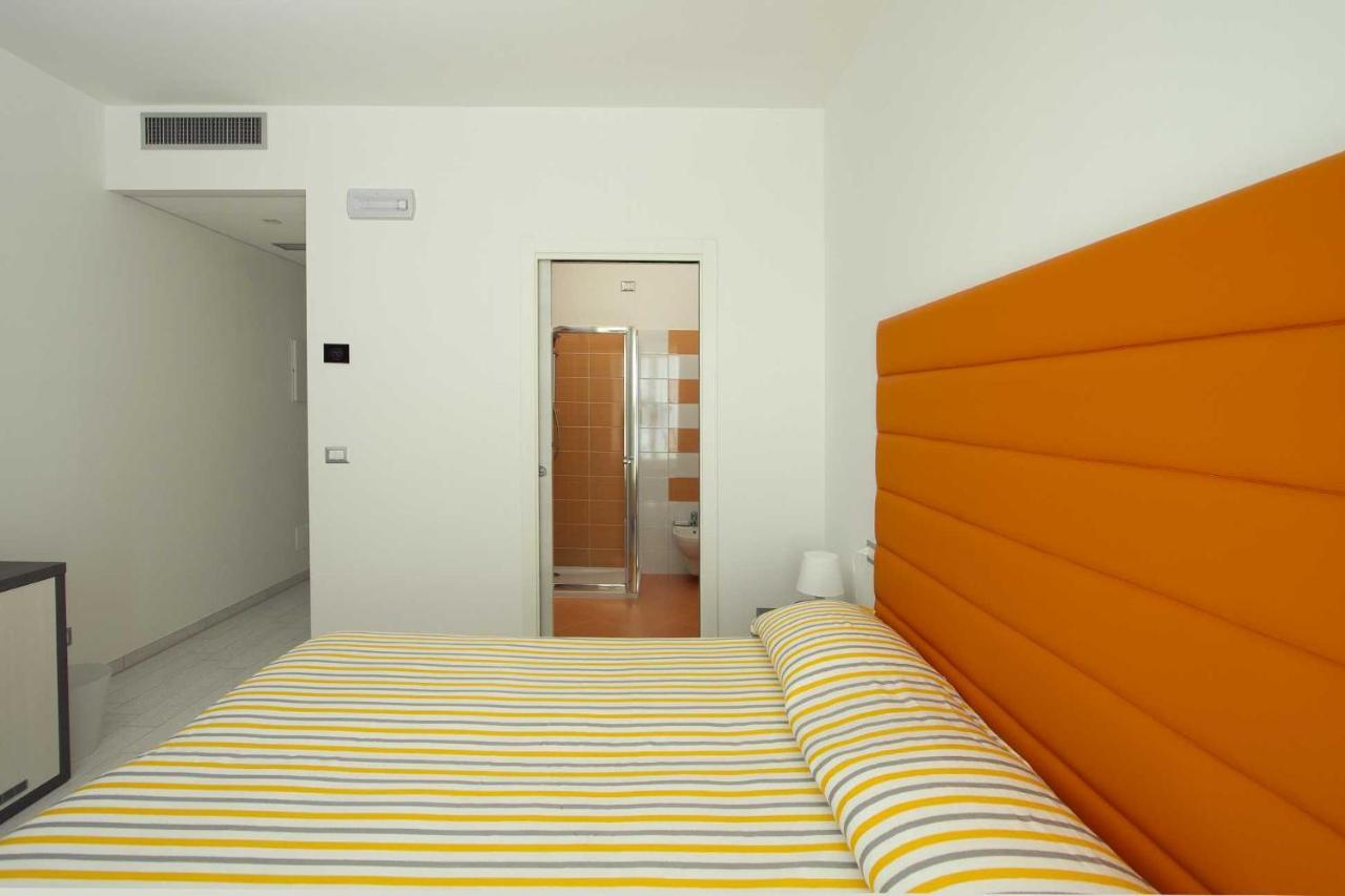 Hotel La Maestra Гротамаре Екстериор снимка