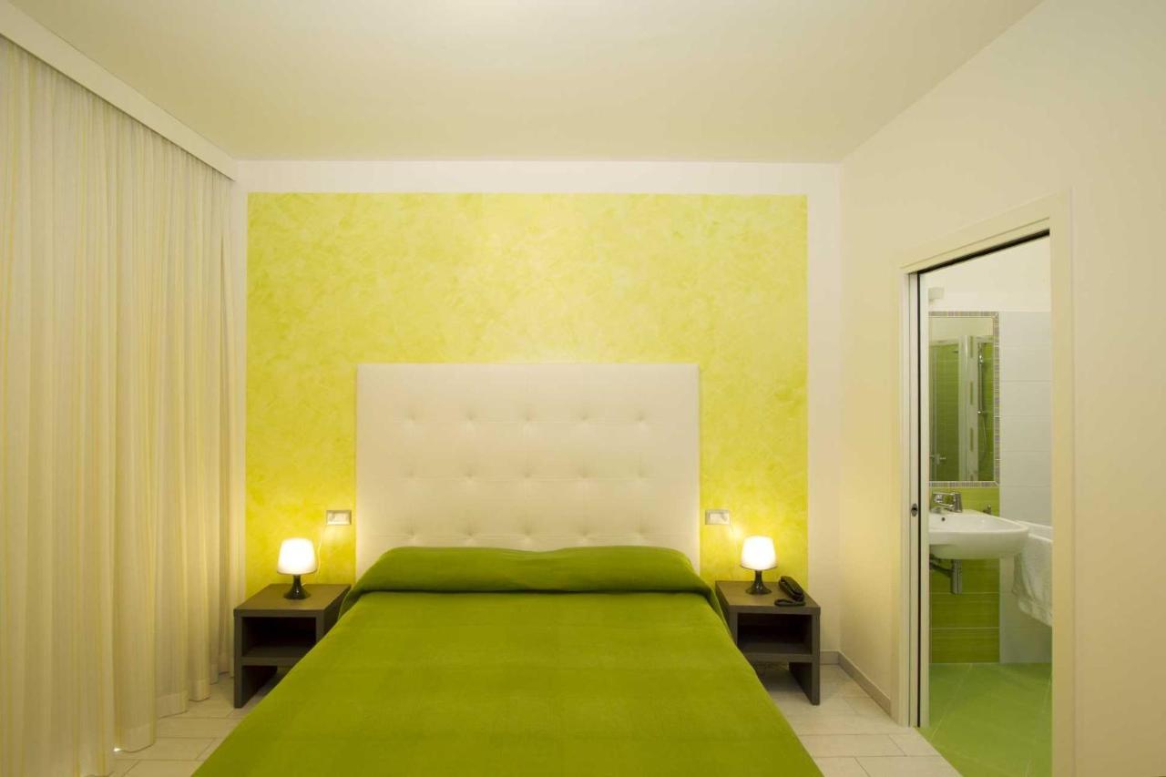 Hotel La Maestra Гротамаре Екстериор снимка