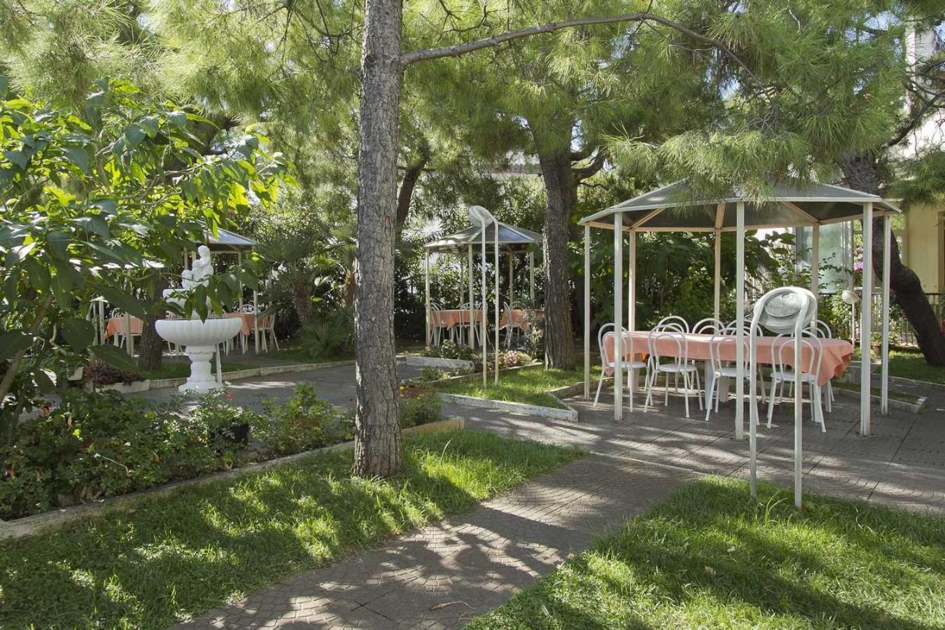 Hotel La Maestra Гротамаре Екстериор снимка